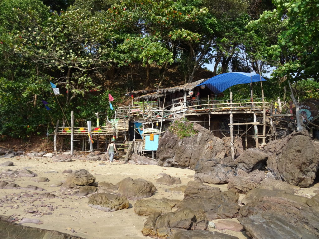 Die einsam gelegene "Rock Bar" auf Koh Jum
